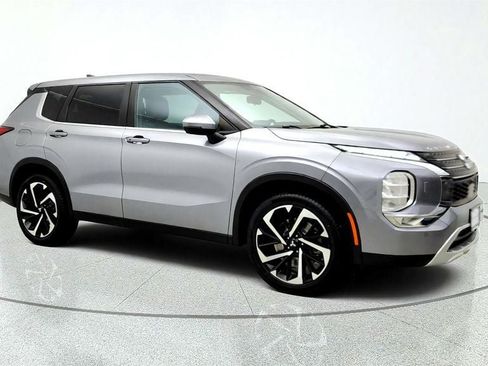 Used 2022 Mitsubishi Outlander SE AWD/4WD image 3