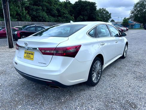 Used 2018 Toyota Avalon XLE Premium image 2
