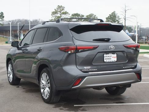 Used 2024 Toyota Highlander Platinum image 17