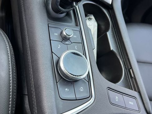 Used 2023 Cadillac XT6 Luxury image 29