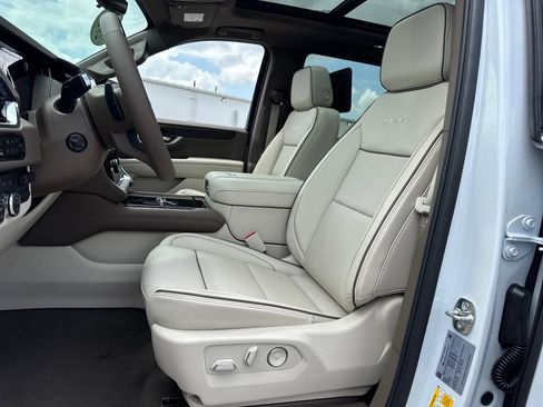 New 2026 GMC Yukon Denali w/ Denali Reserve Package AWD/4WD image 18