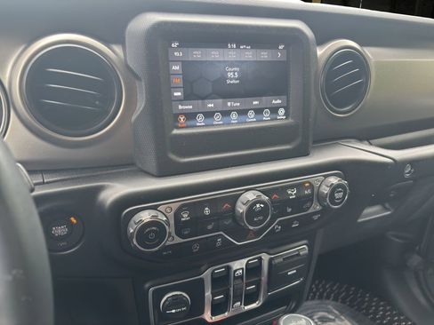 Used 2021 Jeep Wrangler Unlimited Sport AWD/4WD image 23