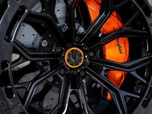 Used 2022 Lamborghini Urus image 11