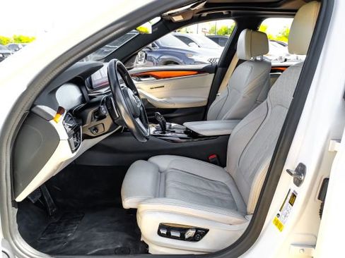 Used 2019 BMW 540i w/ Executive Package image 4