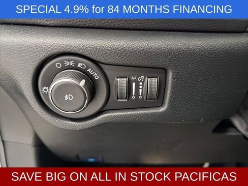 New 2026 Chrysler Pacifica Select AWD/4WD image 10