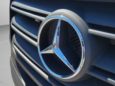 Used 2025 Mercedes-Benz Sprinter 2500 image 40