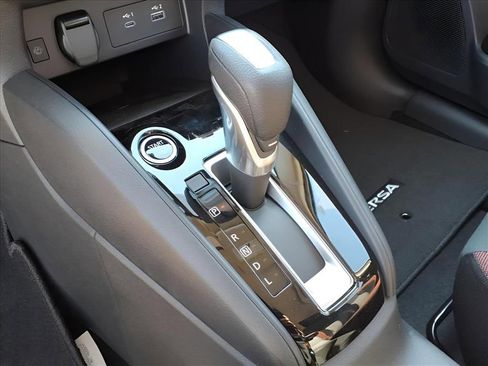 New 2025 Nissan Versa SR w/ Trunk Package image 19