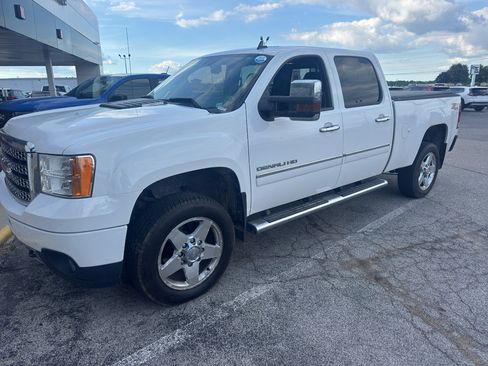 Used 2013 GMC Sierra 2500 Denali w/ Suspension Package, Off-Road AWD/4WD image 1