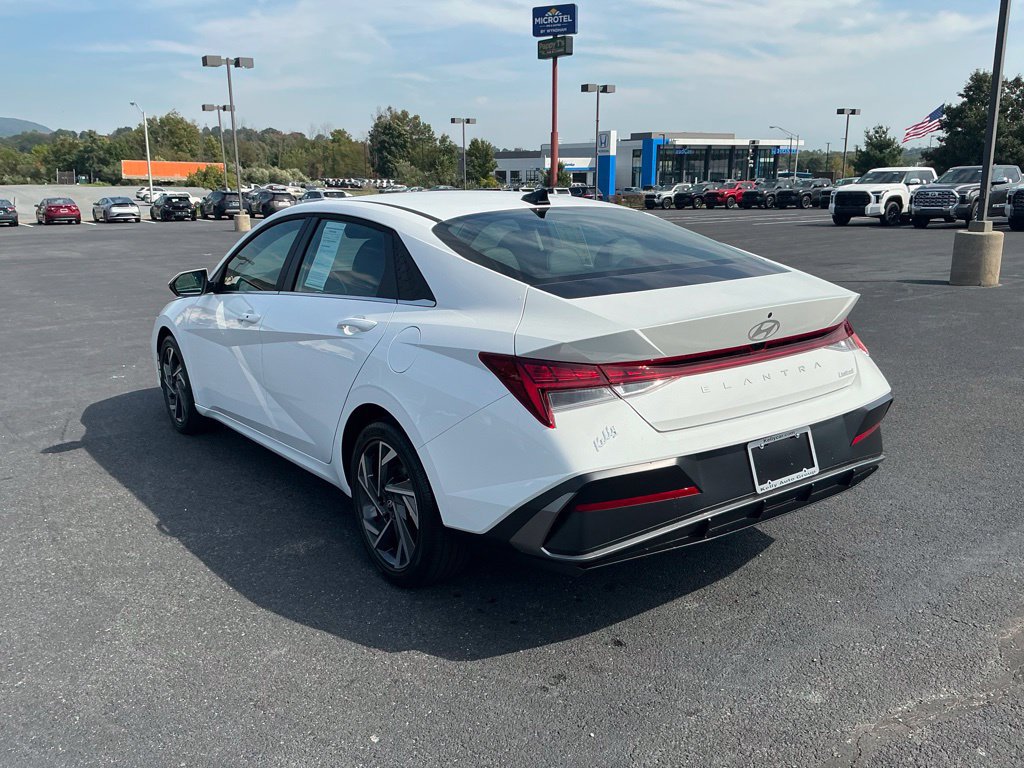 Certified 2026 Hyundai Elantra Limited FWD image 11