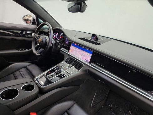 Used 2021 Porsche Panamera image 18
