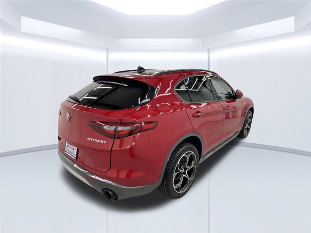 Used 2022 Alfa Romeo Stelvio Ti AWD/4WD image 7
