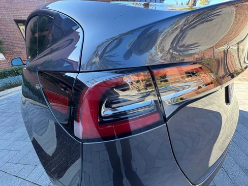 Used 2024 Tesla Model Y Long Range AWD/4WD image 31