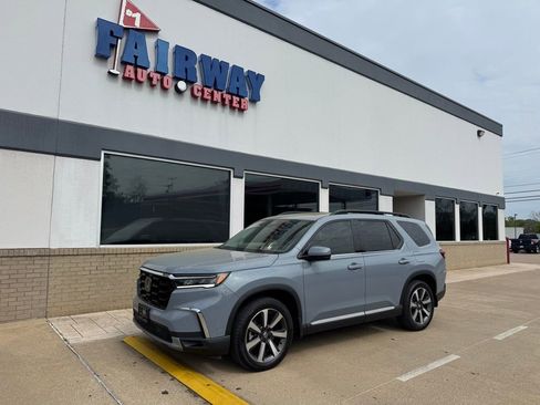 Used 2024 Honda Pilot Touring image 1