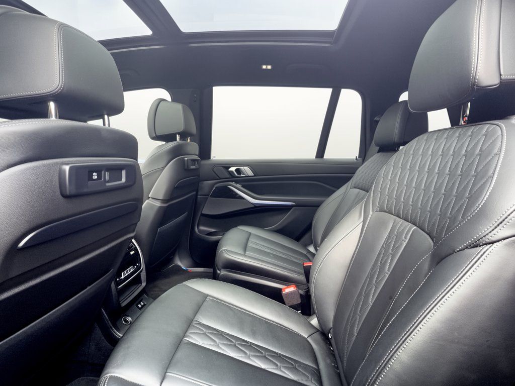 Used 2022 BMW X7 M50i AWD/4WD image 25