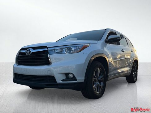 Used 2015 Toyota Highlander XLE FWD image 2