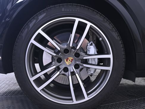Used 2023 Porsche Cayenne Turbo AWD/4WD image 13