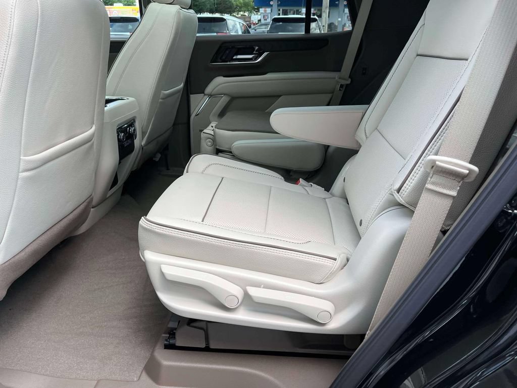 New 2026 GMC Yukon Denali w/ Sun & Power Step Package AWD/4WD image 16