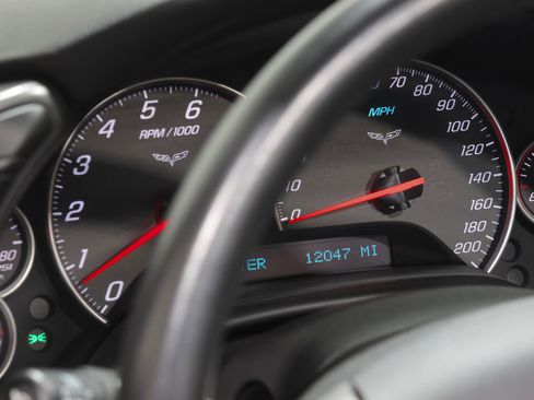 Used 2006 Chevrolet Corvette Coupe w/ Preferred Equipment Group RWD image 3