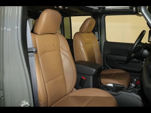 Used 2022 Jeep Wrangler Unlimited Sahara w/ Dual Top Group AWD/4WD image 28