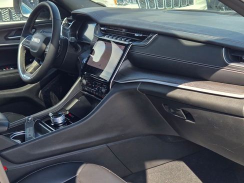 Certified 2024 Jeep Grand Cherokee L Limited image 7