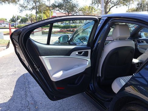 Used 2023 Genesis G70 3.3T w/ Sport Advanced Package image 28