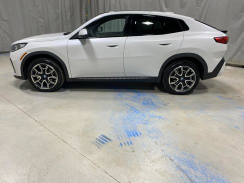 Used 2025 BMW X2 xDrive28i w/ Premium Package image 6