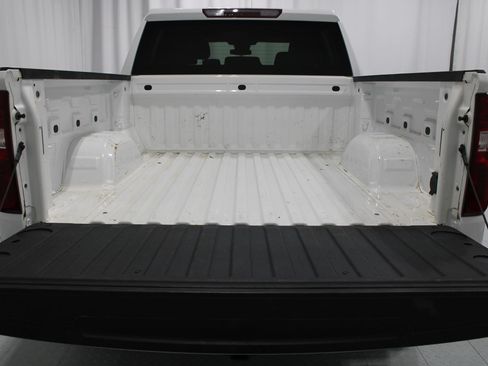 Used 2022 Chevrolet Silverado 1500 LT AWD/4WD image 19