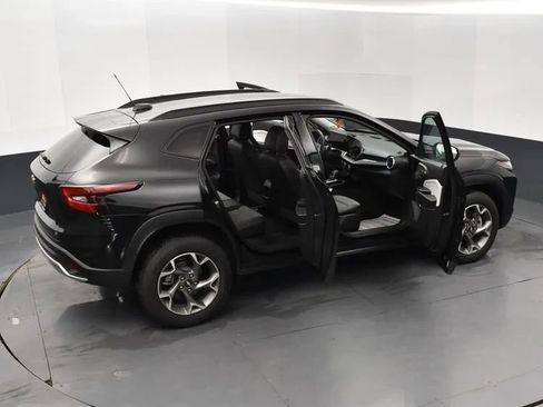 Used 2024 Chevrolet Trax LT w/ Driver Confidence Package image 6