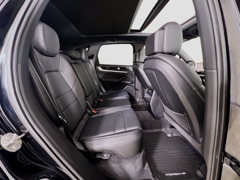 Used 2024 Porsche Cayenne image 29