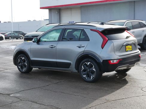 Certified 2023 Kia Niro Wind w/ Wind Preserve Package image 3
