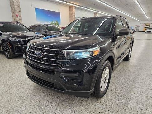 Used 2020 Ford Explorer XLT AWD/4WD image 2