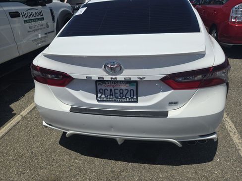 Used 2022 Toyota Camry SE w/ Carpet Mat Package (TMS) FWD image 4