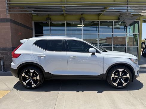 Used 2020 Volvo XC40 T5 Momentum w/ Protection Package Premier AWD/4WD image 9