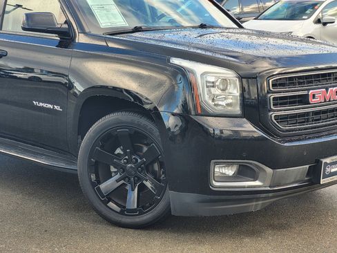 Used 2019 GMC Yukon XL SLT w/ Graphite Performance Edition image 3