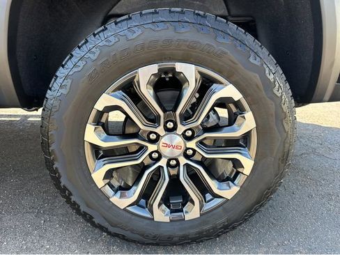 New 2026 GMC Canyon Denali image 15