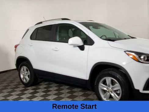 Used 2022 Chevrolet Trax LT w/ LT Convenience Package image 5