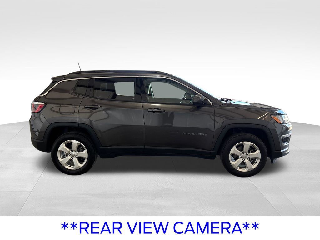 Used 2018 Jeep Compass Latitude w/ Popular Equipment Group AWD/4WD image 9