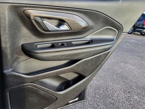 Used 2024 GMC Terrain SLT image 28