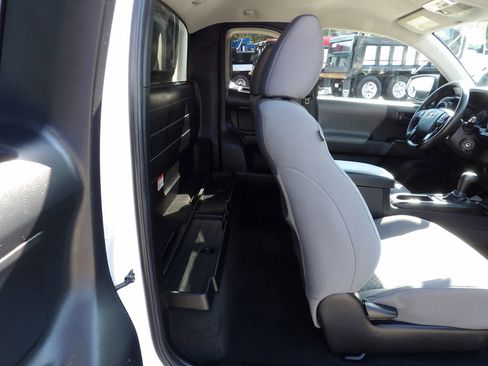 Used 2022 Toyota Tacoma SR image 31