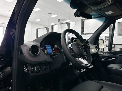 Used 2026 Mercedes-Benz Sprinter 2500 image 10
