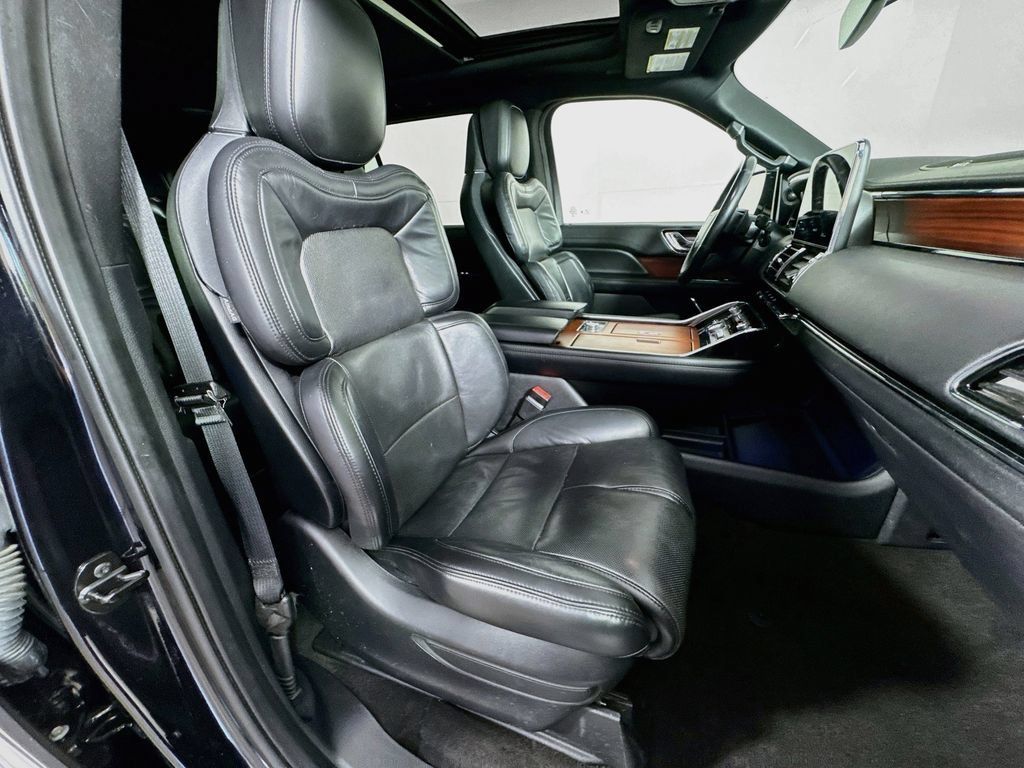 Used 2021 Lincoln Navigator L Reserve AWD/4WD image 38