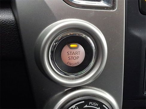 Used 2021 Nissan Titan SV w/ SV Convenience Package image 23