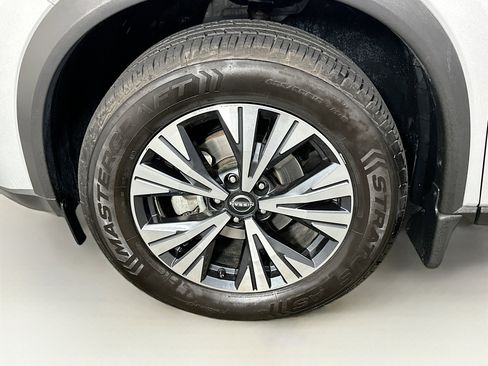 Used 2023 Nissan Rogue SV image 11