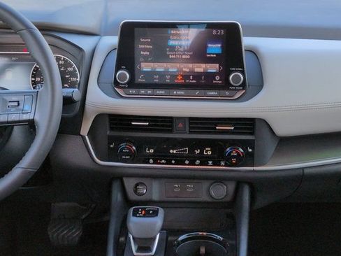 Used 2024 Nissan Rogue SV w/ SV Premium Package FWD image 17