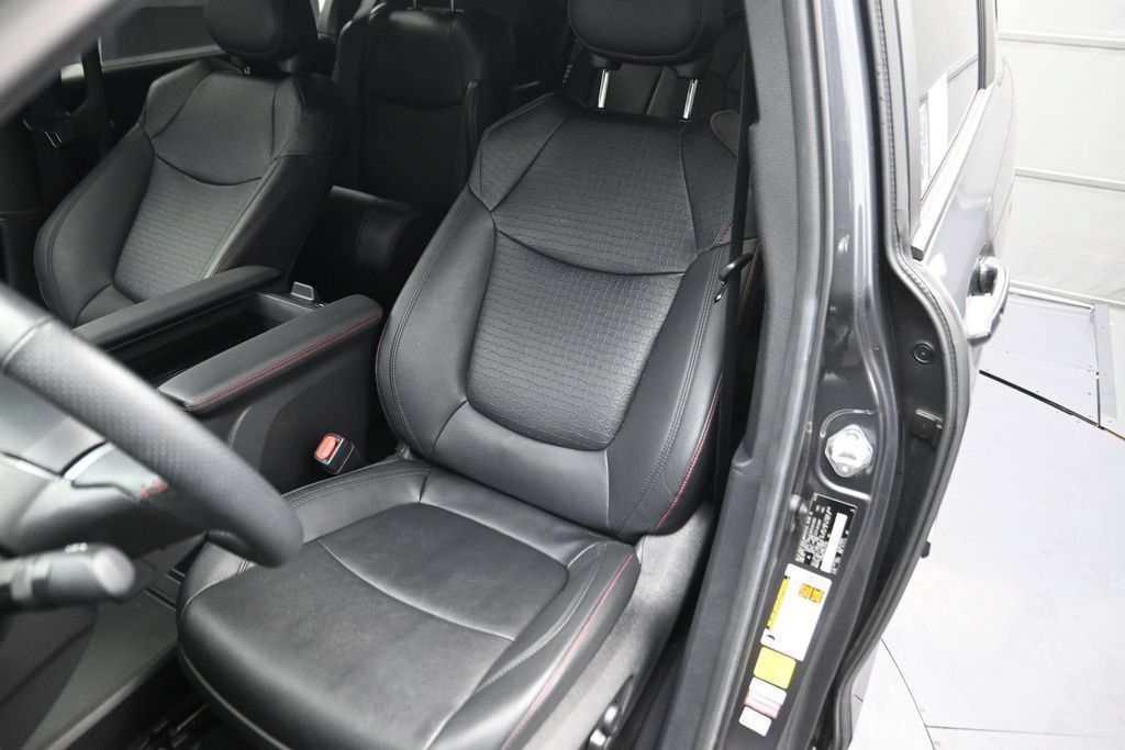 Used 2025 Toyota Sienna XSE w/ XSE Plus Package FWD image 10