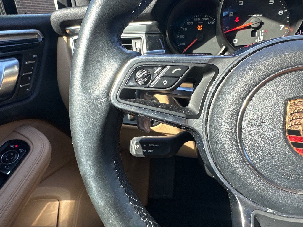 Used 2018 Porsche Macan AWD/4WD image 39