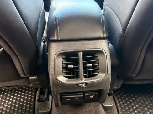 Used 2019 Jeep Cherokee Latitude Plus w/ Comfort/Convenience Group FWD image 31