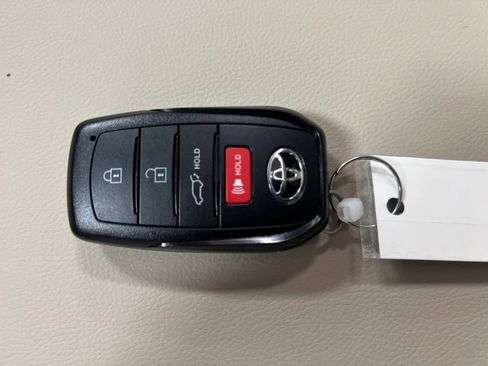 Used 2025 Toyota Highlander XLE image 33