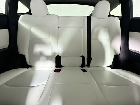 Used 2022 Tesla Model Y Performance image 31