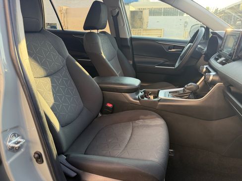 Used 2021 Toyota RAV4 XLE w/ Convenience Package FWD image 31